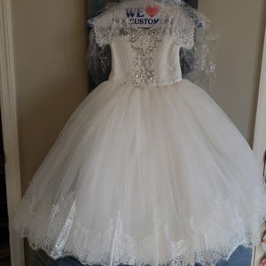 Beautiful dress worn once size 30 kids